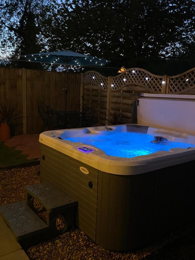 הוילה Bawdeswell Saving Grace With Private Hot Tub מראה חיצוני תמונה