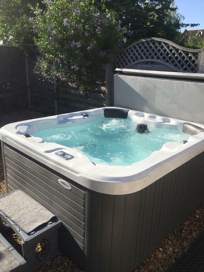 הוילה Bawdeswell Saving Grace With Private Hot Tub מראה חיצוני תמונה