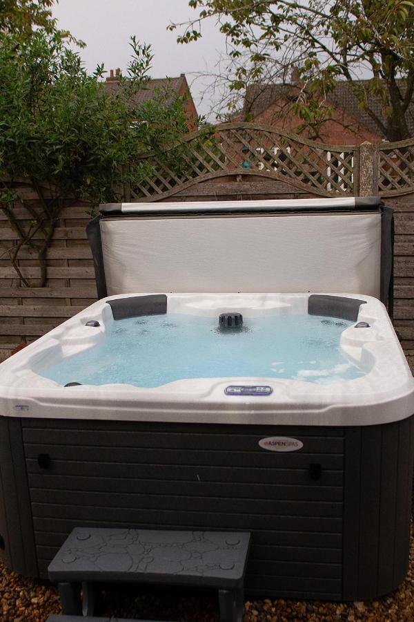 הוילה Bawdeswell Saving Grace With Private Hot Tub מראה חיצוני תמונה
